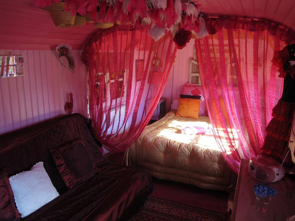 La Roulotte De Lola - Chambre D'Hotes La Celle  Εξωτερικό φωτογραφία