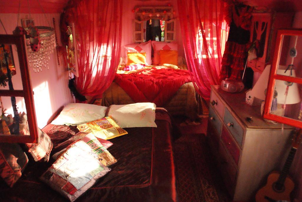 La Roulotte De Lola - Chambre D'Hotes La Celle  Εξωτερικό φωτογραφία