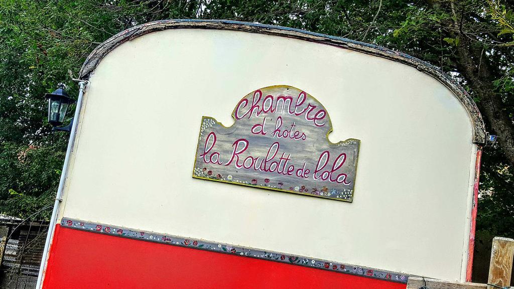 La Roulotte De Lola - Chambre D'Hotes La Celle  Εξωτερικό φωτογραφία